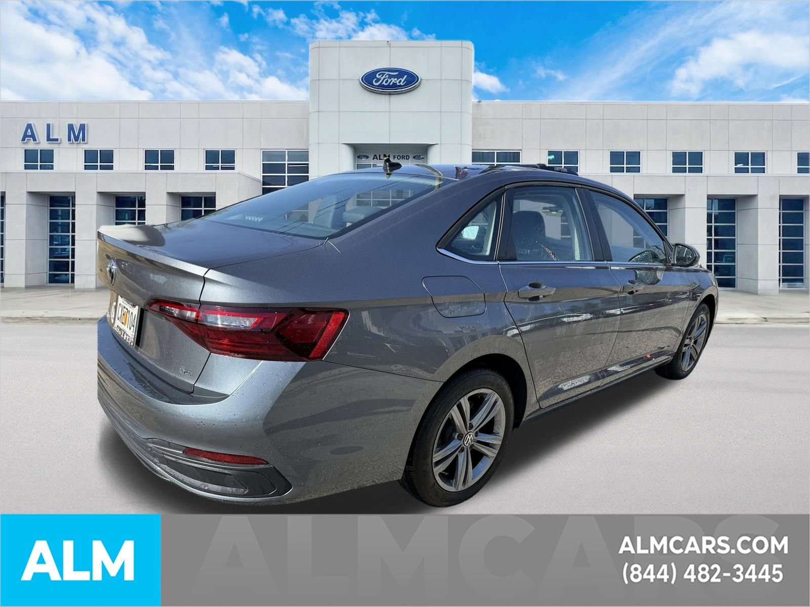 Used 2024 Volkswagen Jetta SE w/ Panoramic Sunroof Package image 6