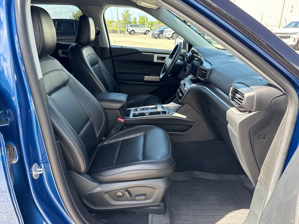 Certified 2022 Ford Explorer XLT w/ Equipment Group 202A AWD/4WD image 24