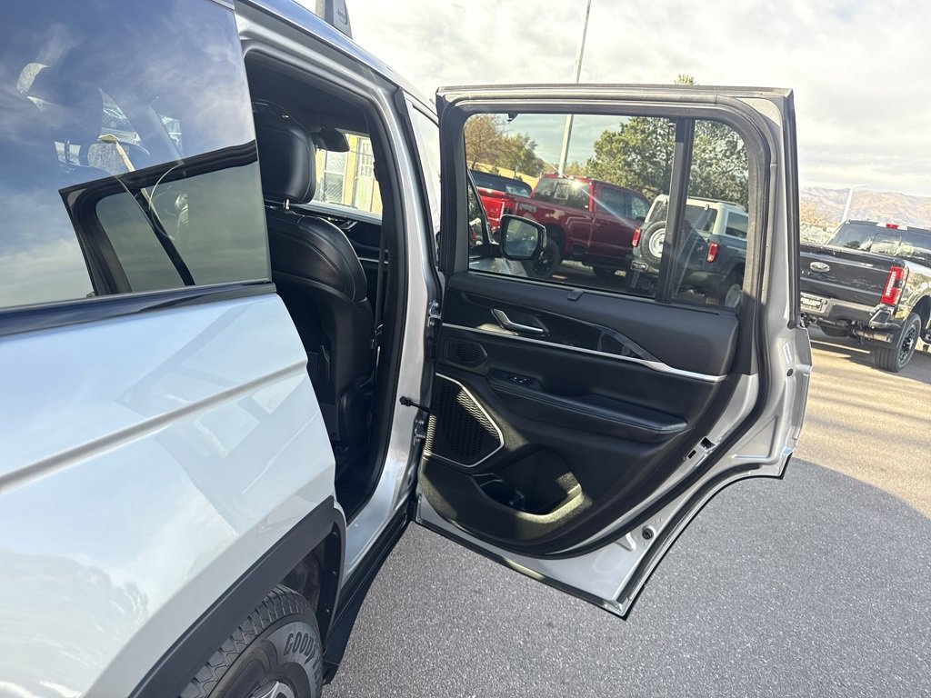 Used 2022 Jeep Grand Cherokee Trailhawk w/ Advanced Protech Group II image 23