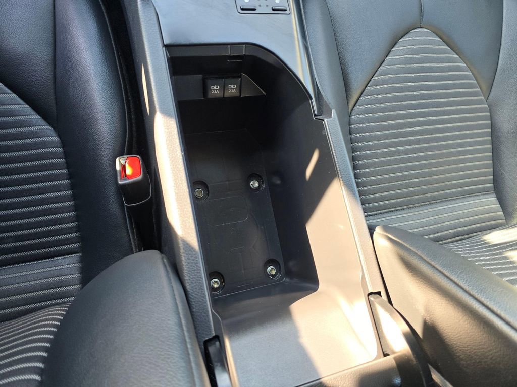 Used 2020 Toyota Camry SE image 24
