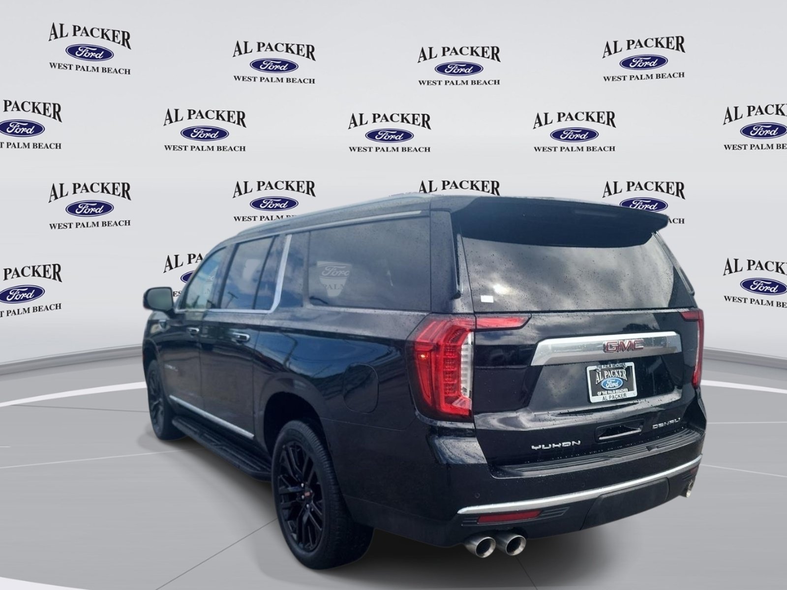 Used 2024 GMC Yukon XL Denali AWD/4WD image 3