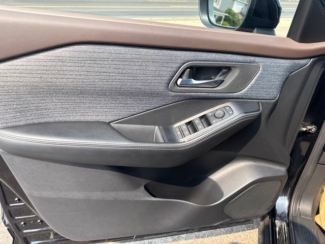 Used 2023 Nissan Rogue SV AWD/4WD image 14