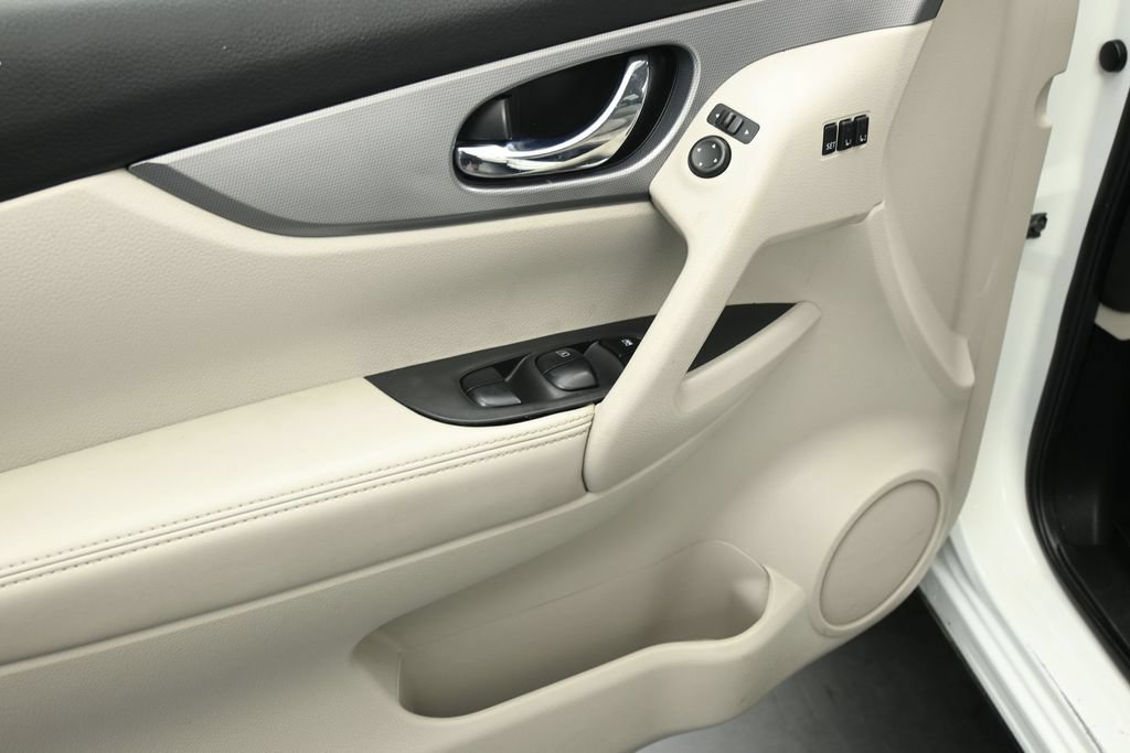 Used 2020 Nissan Rogue Sport SL w/ Premium Package FWD image 10