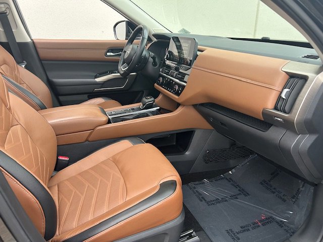 Used 2024 Nissan Pathfinder Platinum w/ Cargo Package FWD image 11