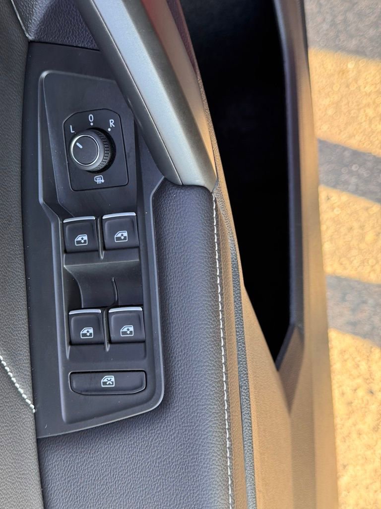 Used 2024 Volkswagen Tiguan SE R-Line FWD image 17