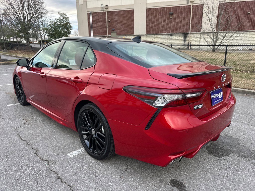 Used 2021 Toyota Camry XSE image 4