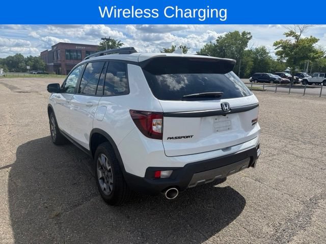 Used 2023 Honda Passport TrailSport image 3