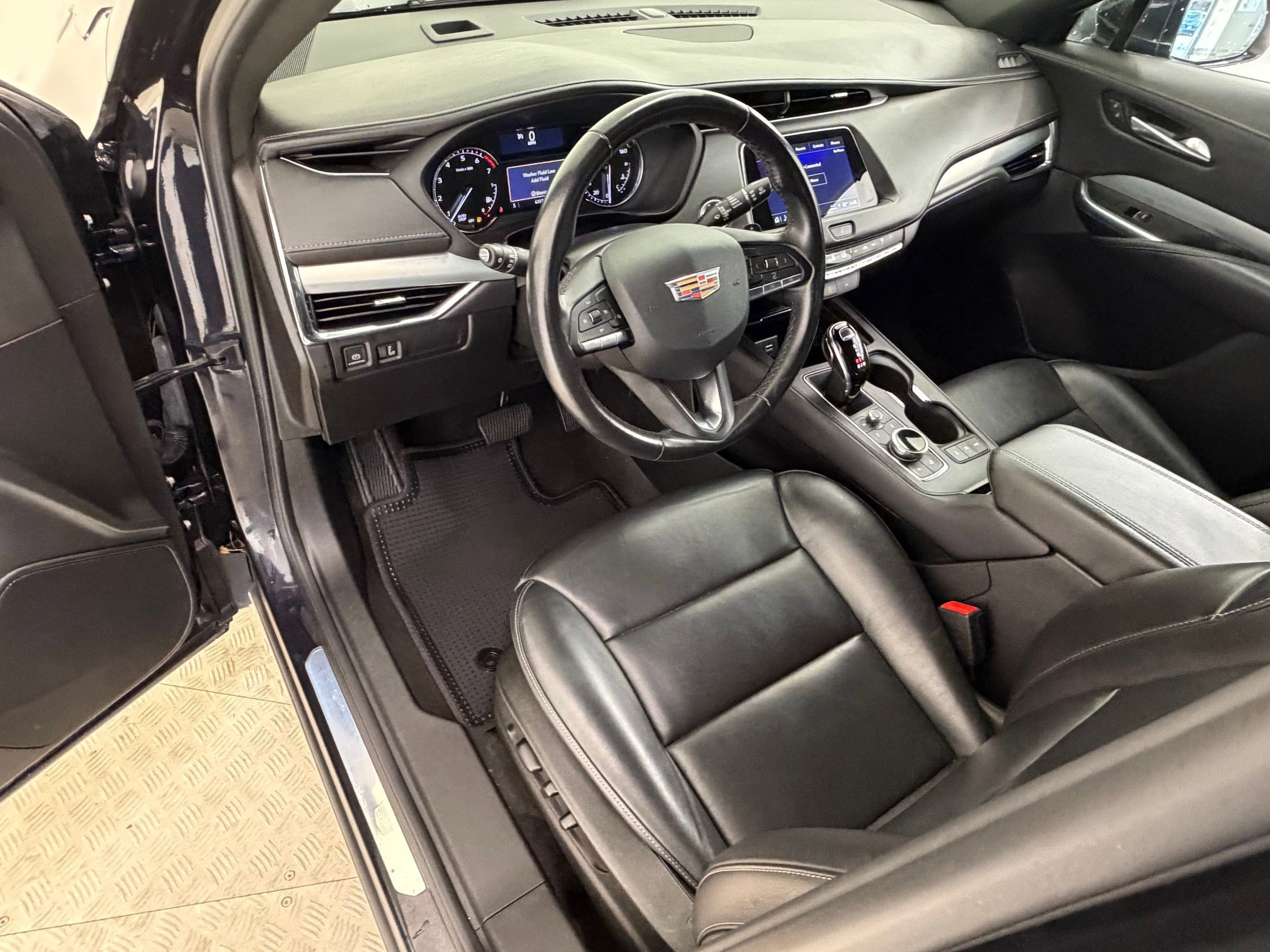Used 2023 Cadillac XT4 Premium Luxury image 13