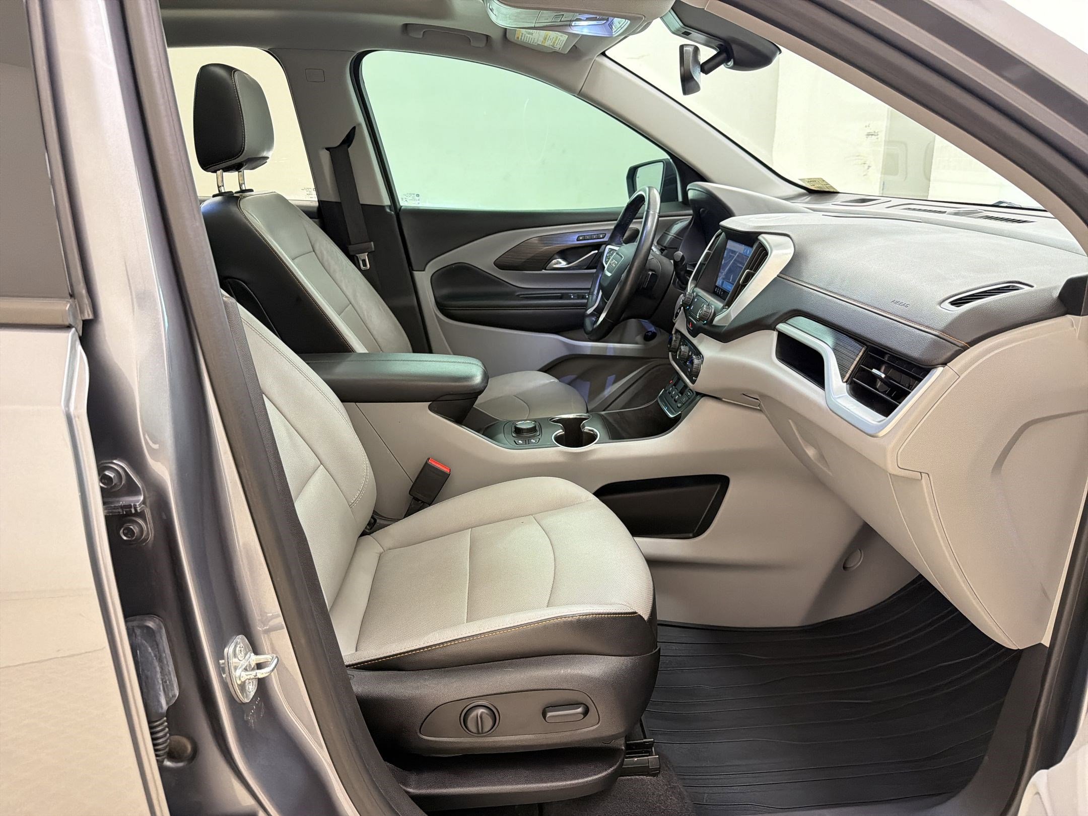 Used 2020 GMC Terrain SLT w/ Preferred Package FWD image 31