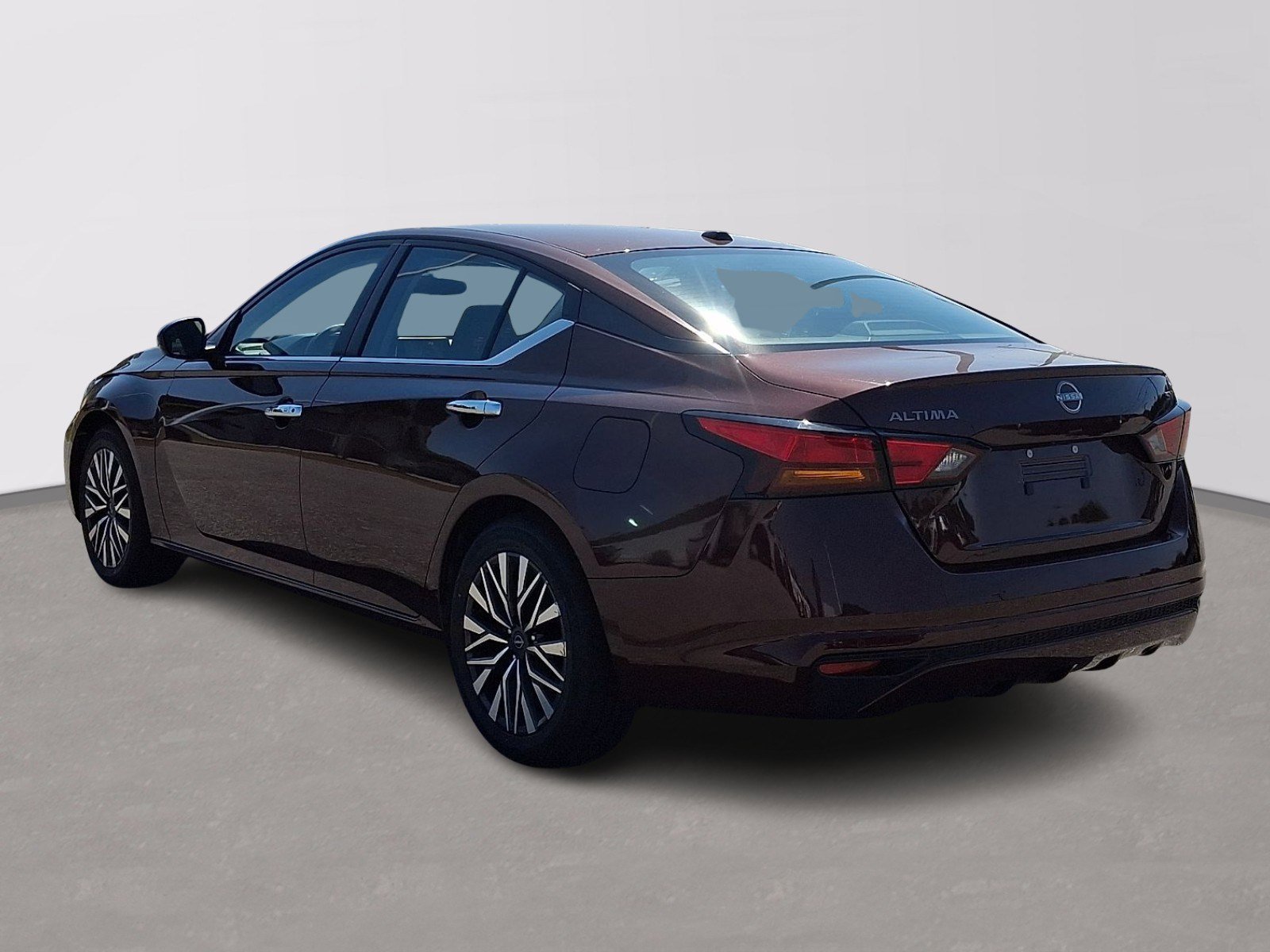 Used 2024 Nissan Altima 2.5 SV FWD image 4