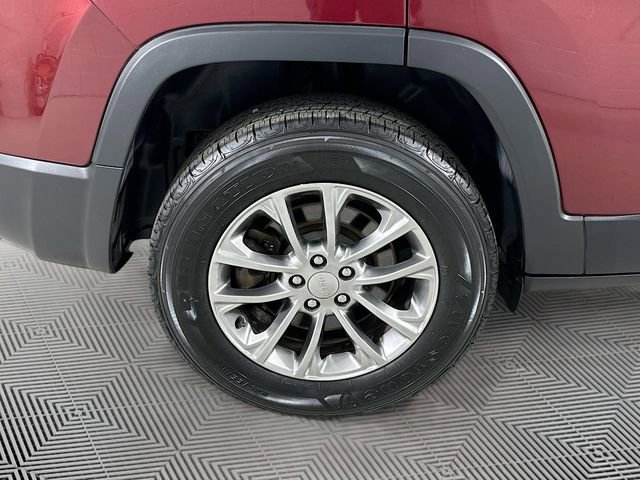 Used 2019 Jeep Cherokee Latitude Plus w/ Comfort/Convenience Group image 30