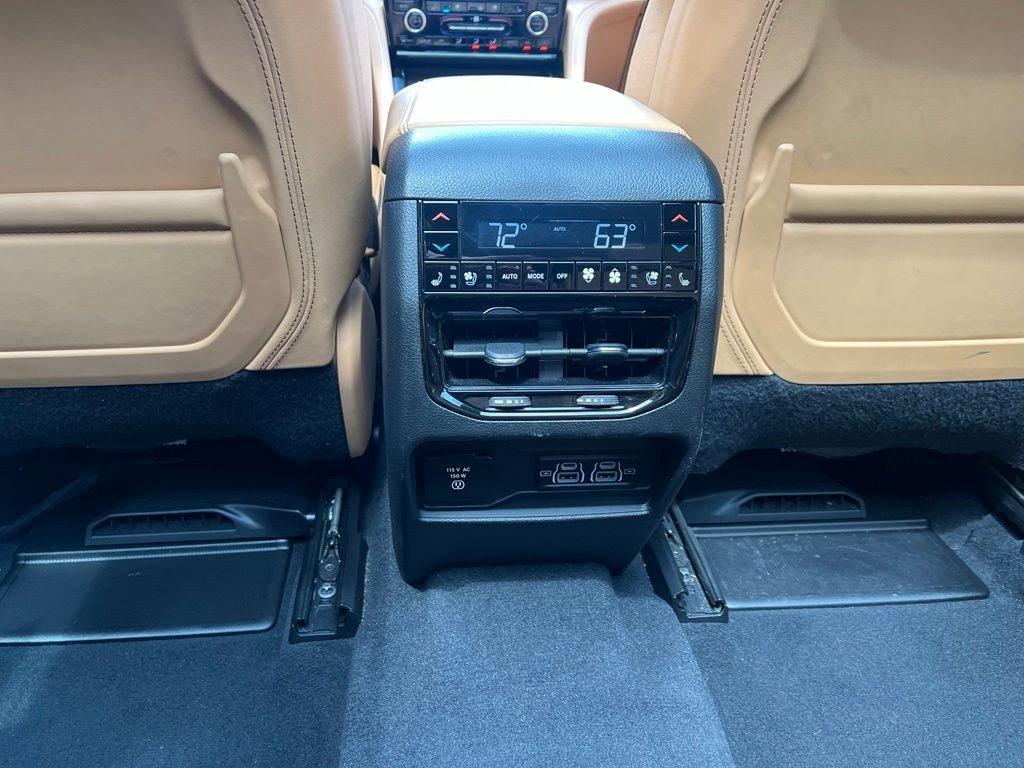 Used 2023 Jeep Grand Cherokee L Summit AWD/4WD image 15