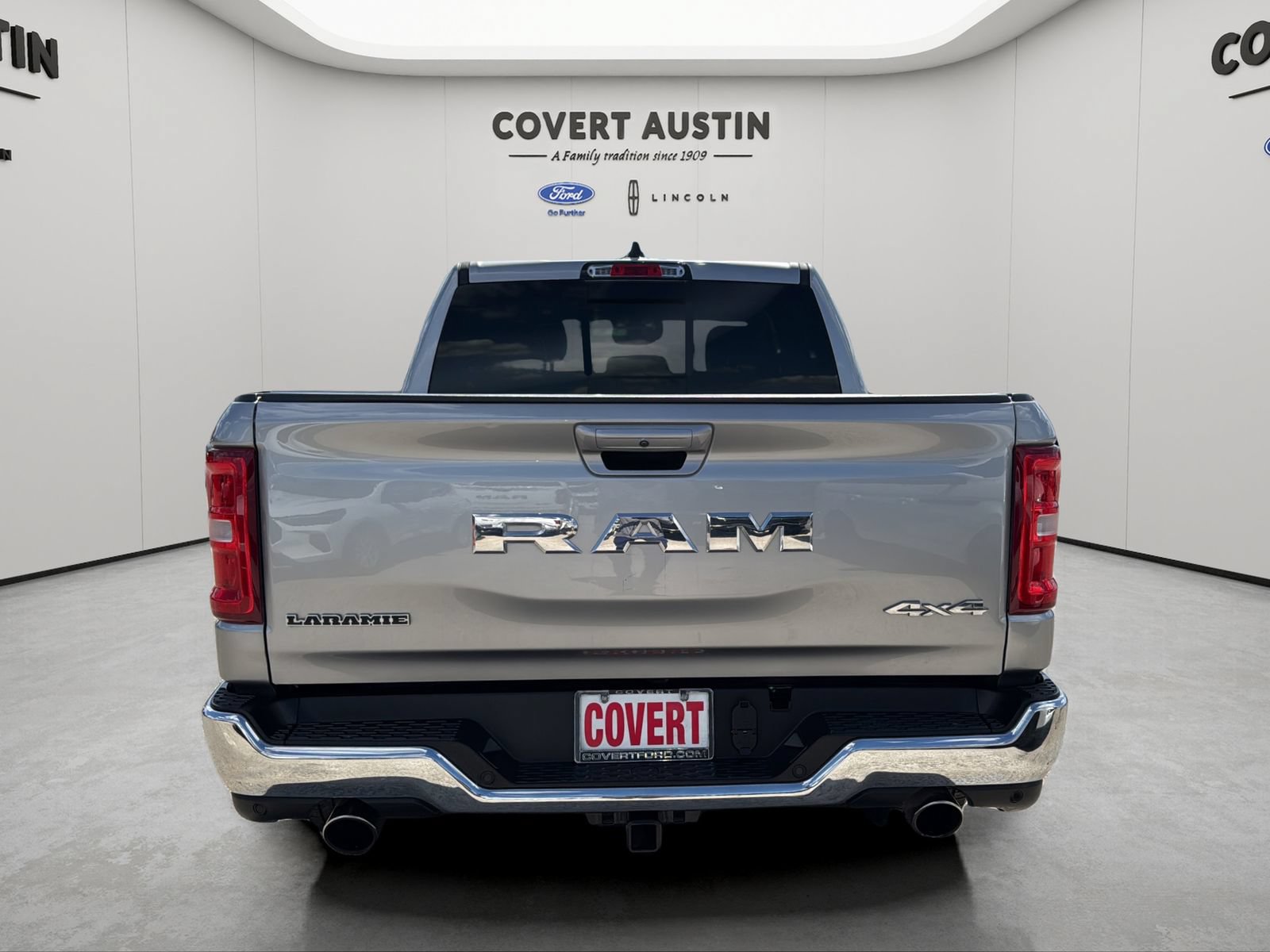 Used 2025 RAM 1500 Laramie AWD/4WD image 4