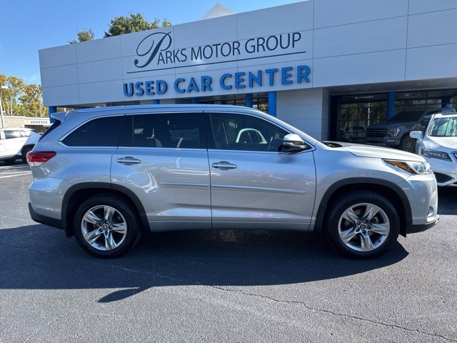 Used 2017 Toyota Highlander Limited image 2