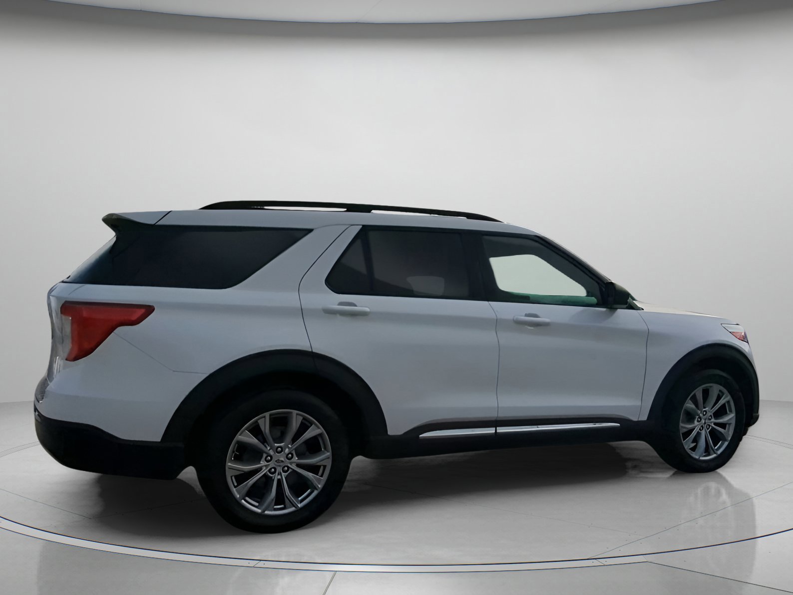 Certified 2020 Ford Explorer XLT w/ Equipment Group 202A image 22