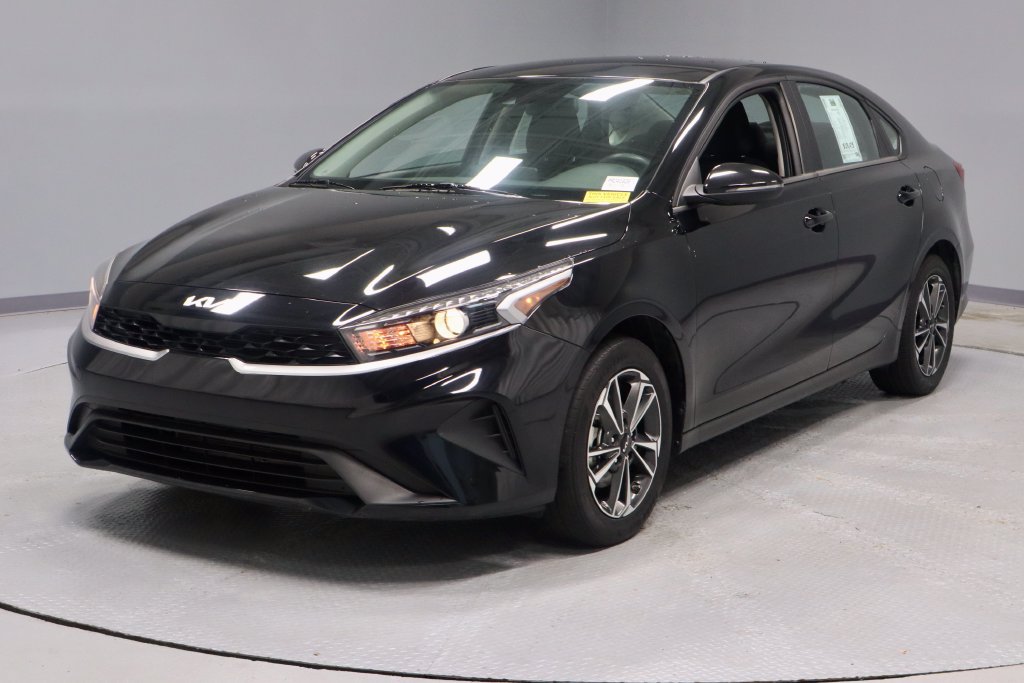 Used 2024 Kia Forte LXS w/ LXS Technology Package FWD image 6