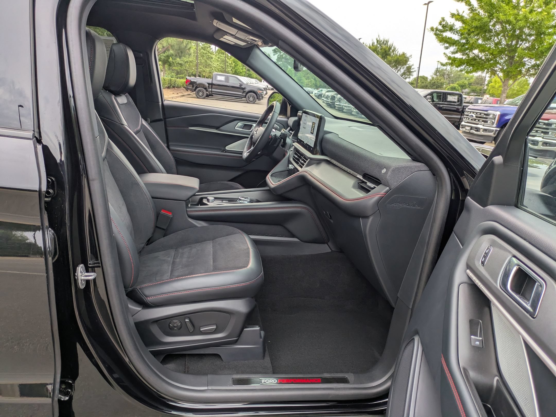 Certified 2025 Ford Explorer ST w/ Sun And Sound Package AWD/4WD image 40