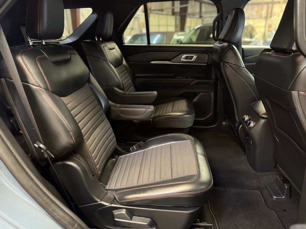 Certified 2025 Ford Explorer ST-Line image 11