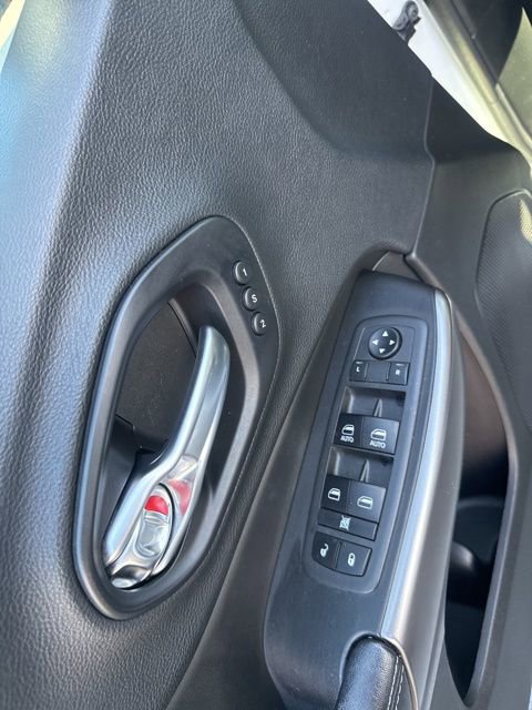 Used 2019 Jeep Cherokee Limited AWD/4WD image 17