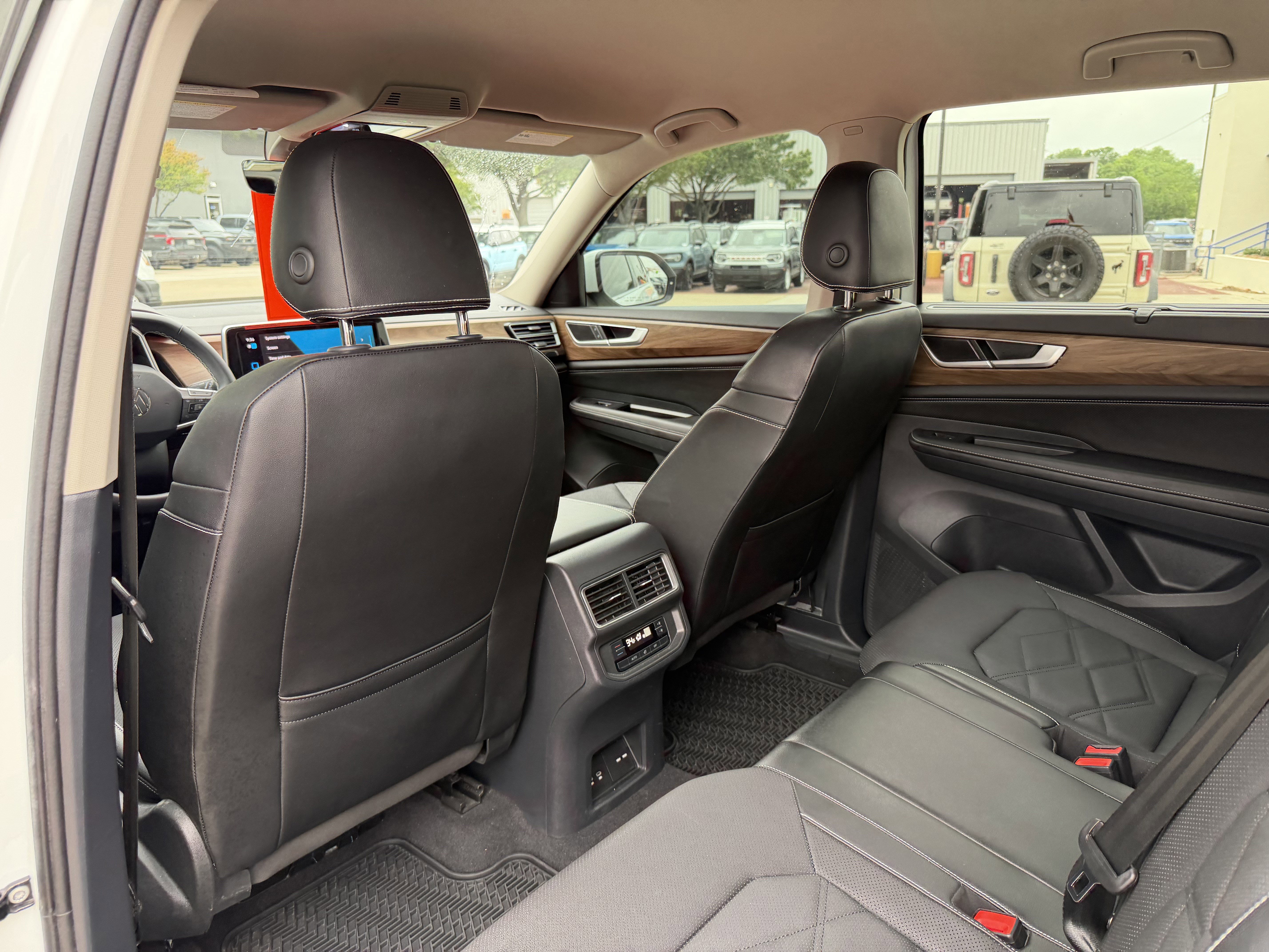 Used 2024 Volkswagen Atlas SE FWD image 14