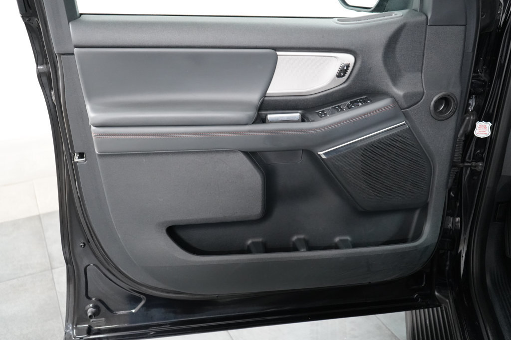 Certified 2025 Ford Expedition Active AWD/4WD image 31