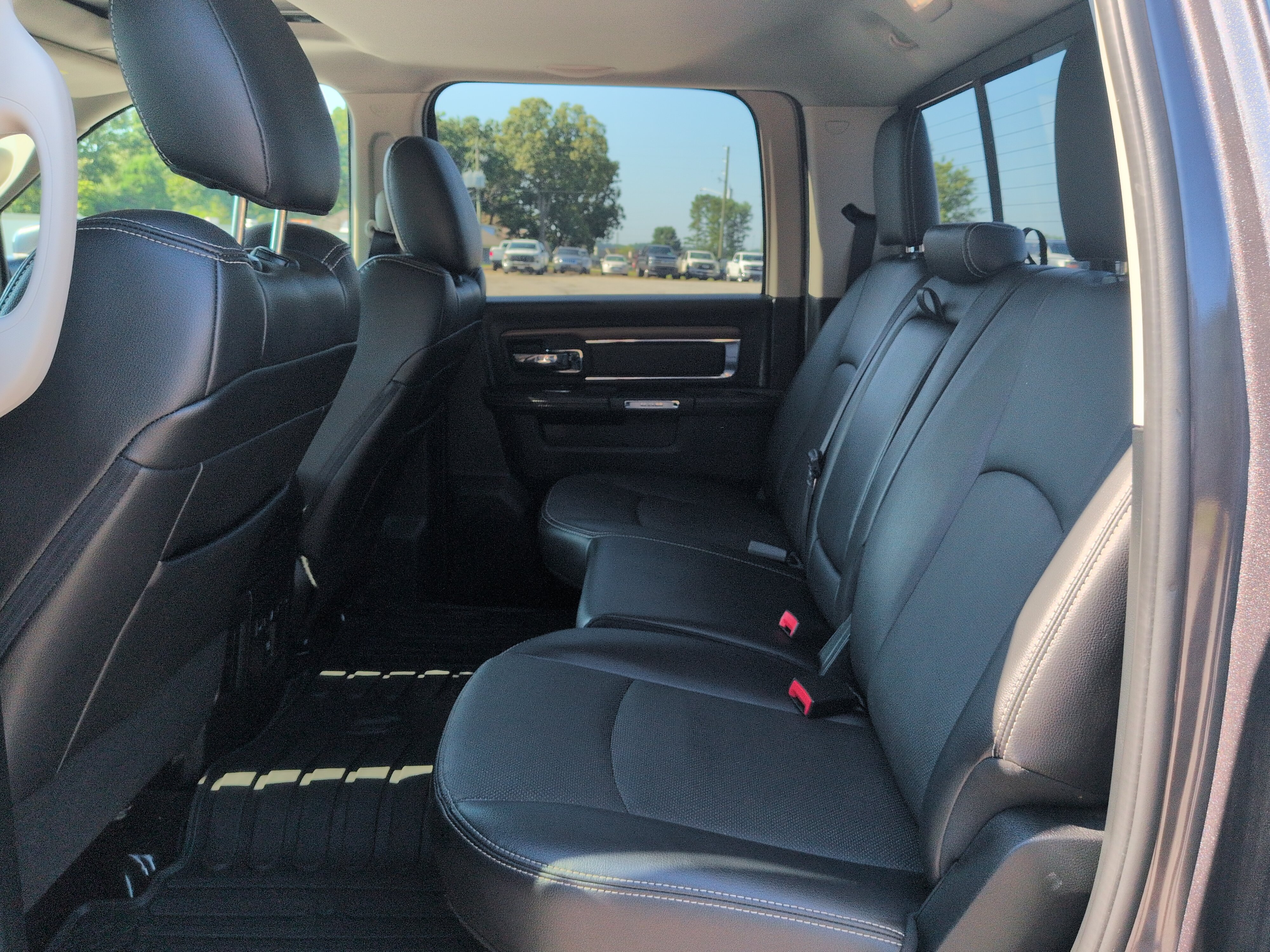 Used 2017 RAM 1500 Laramie w/ Convenience Group AWD/4WD image 12