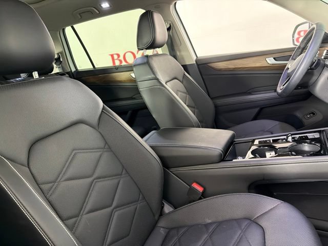 Used 2024 Volkswagen Atlas SE FWD image 16