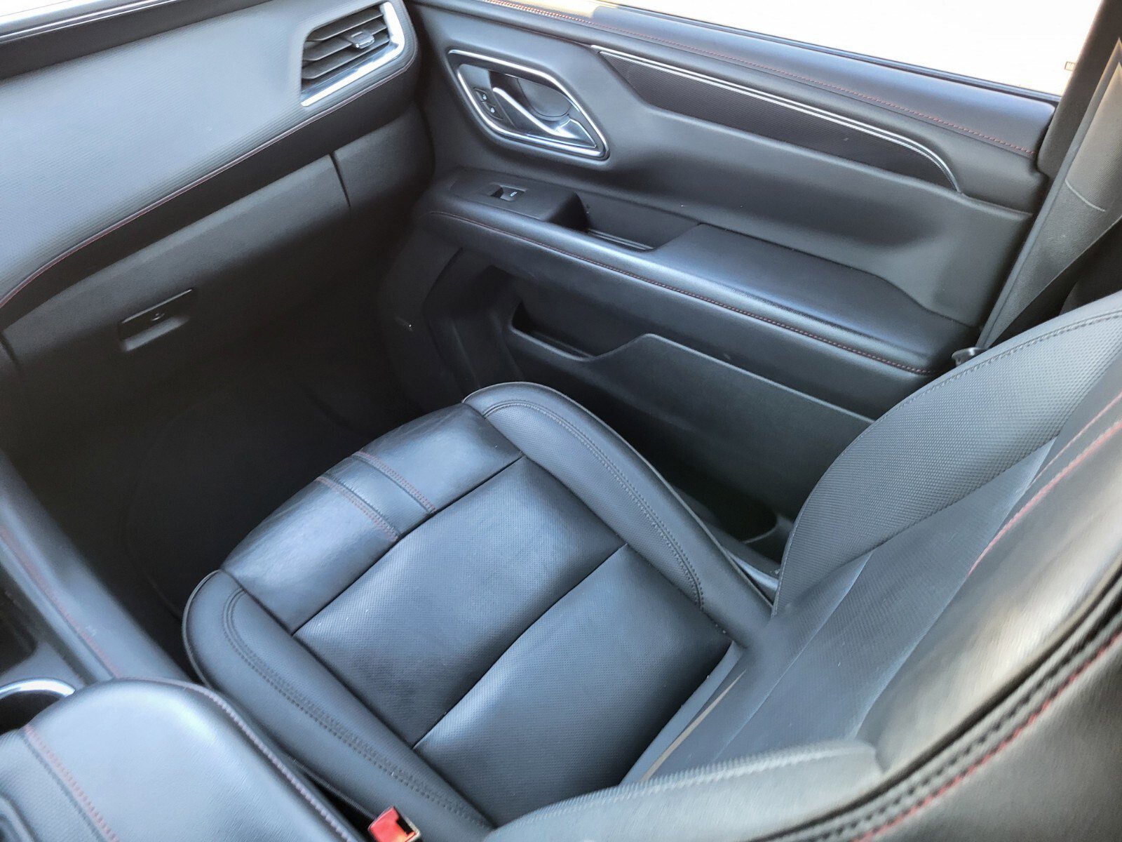 Used 2024 Chevrolet Suburban RST w/ Luxury Package image 16