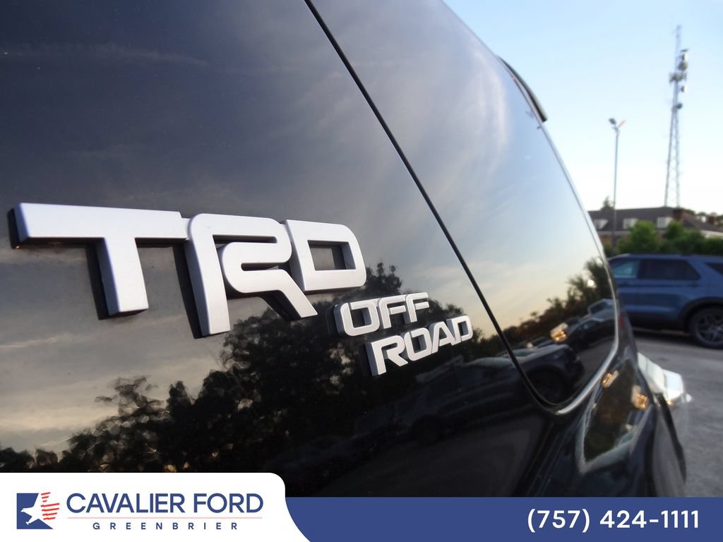 Used 2017 Toyota 4Runner TRD Off-Road AWD/4WD image 6