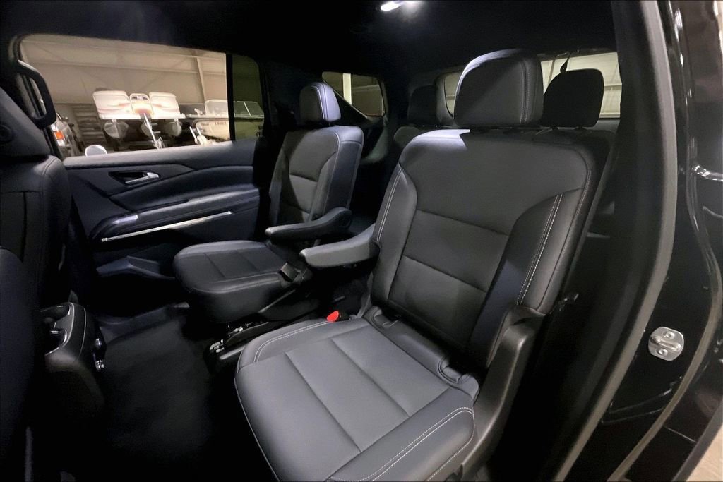 Used 2025 Chevrolet Traverse LT AWD/4WD image 24