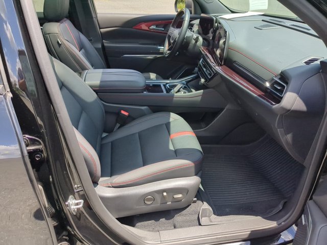 Used 2024 Chevrolet Traverse RS FWD image 38