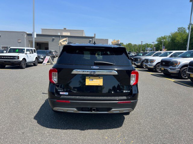Certified 2021 Ford Explorer XLT w/ Equipment Group 202A AWD/4WD image 4