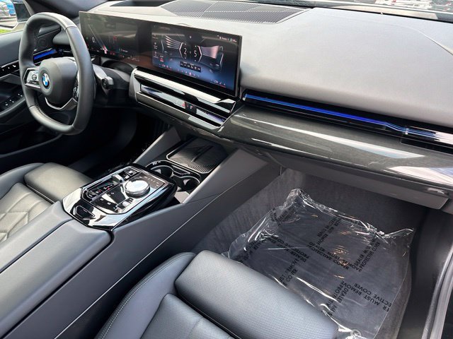Used 2025 BMW 530i xDrive AWD/4WD image 8