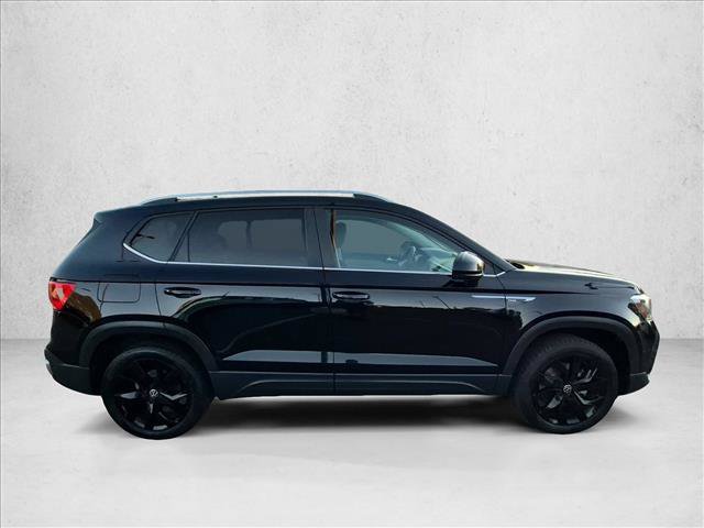 Used 2023 Volkswagen Taos SE w/ Black Wheel Package FWD image 4