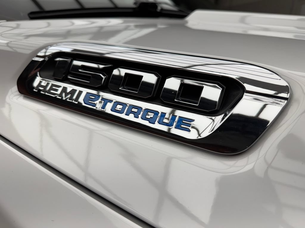 Used 2023 RAM 1500 Laramie AWD/4WD image 7