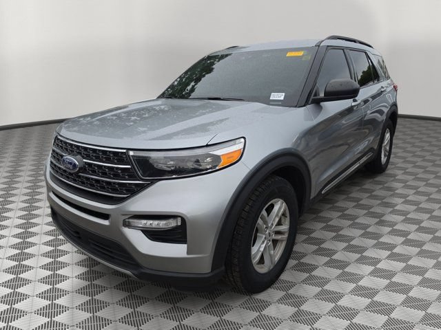 Certified 2024 Ford Explorer XLT w/ Equipment Group 202A RWD image 3
