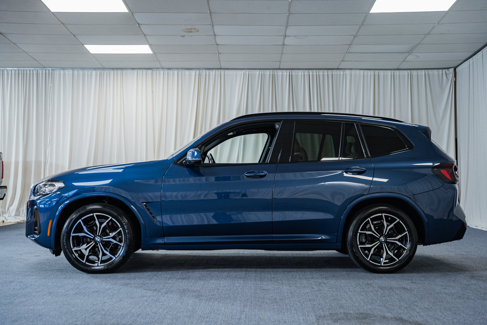 Used 2022 BMW X3 xDrive30i w/ M Sport Package AWD/4WD image 5