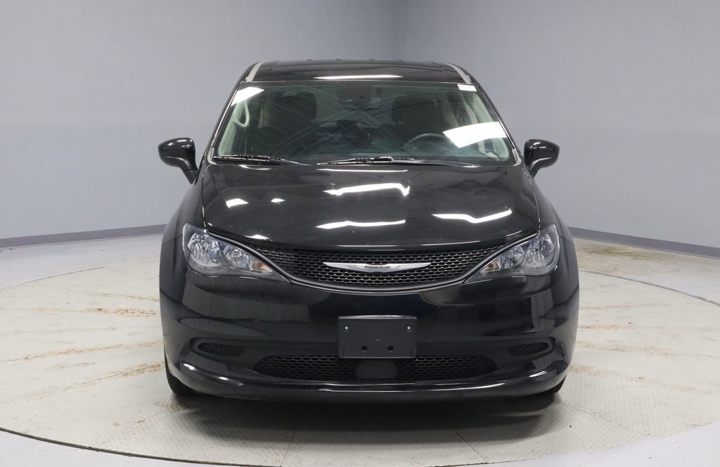 Used 2023 Chrysler Voyager LX FWD image 6