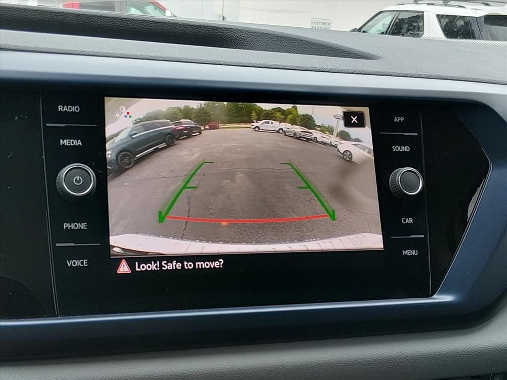Used 2023 Volkswagen Taos SE w/ Panoramic Sunroof Package FWD image 20