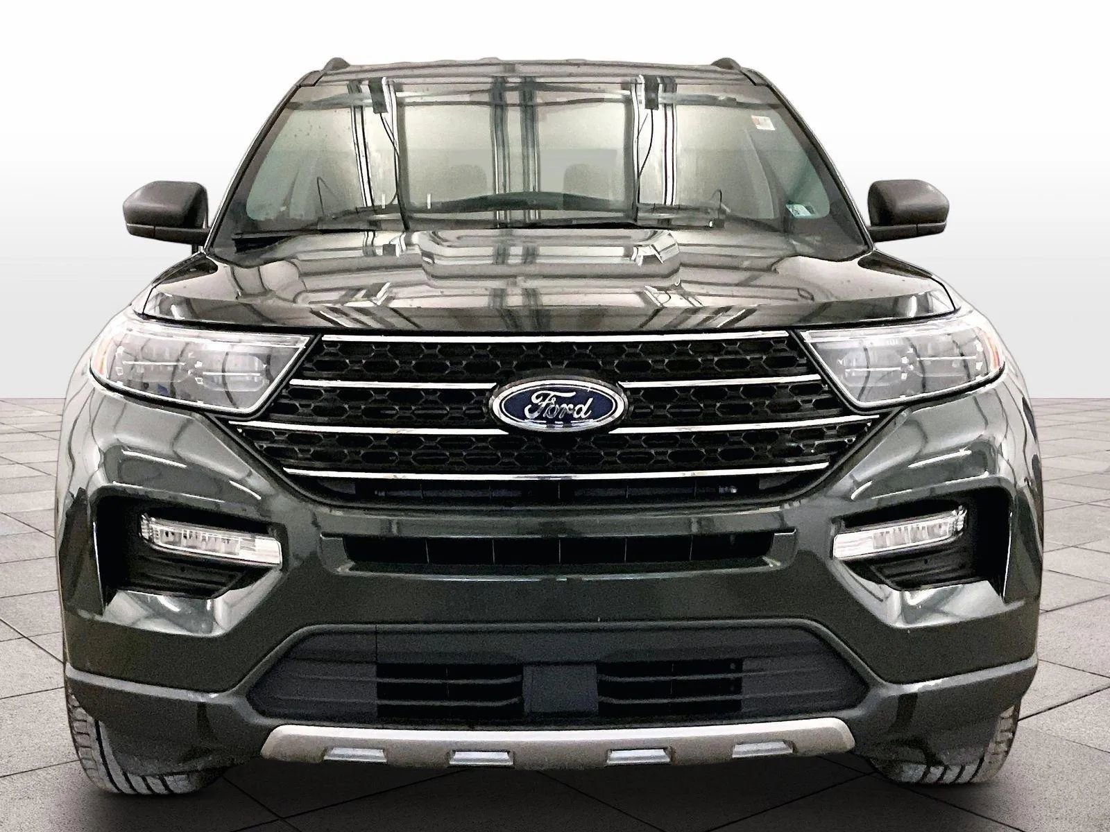 Certified 2022 Ford Explorer XLT w/ Equipment Group 202A AWD/4WD image 3