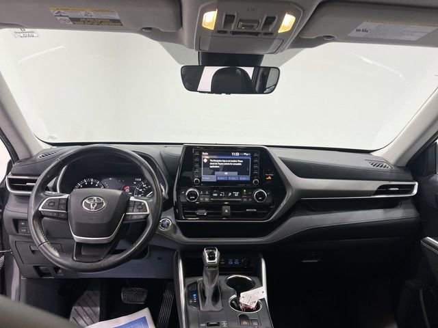Used 2022 Toyota Highlander XLE FWD image 19