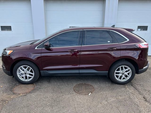 Certified 2024 Ford Edge SEL w/ Convenience Package AWD/4WD image 3
