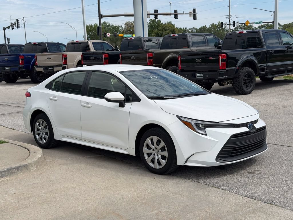 Used 2025 Toyota Corolla LE FWD image 7