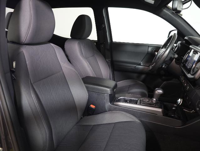 Used 2017 Toyota Tacoma TRD Sport w/ Tow Package (A/T) image 10