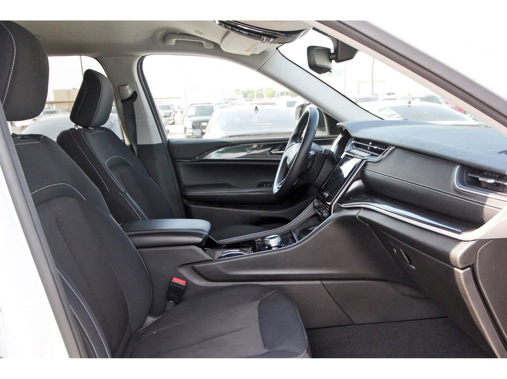 Used 2022 Jeep Grand Cherokee L Laredo w/ Luxury Tech Group I AWD/4WD image 30