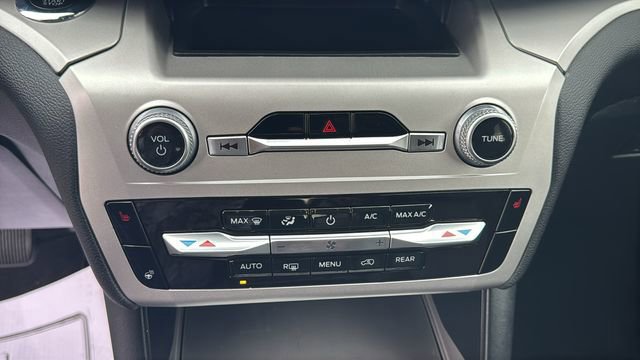 Certified 2022 Ford Explorer XLT w/ Equipment Group 202A image 27