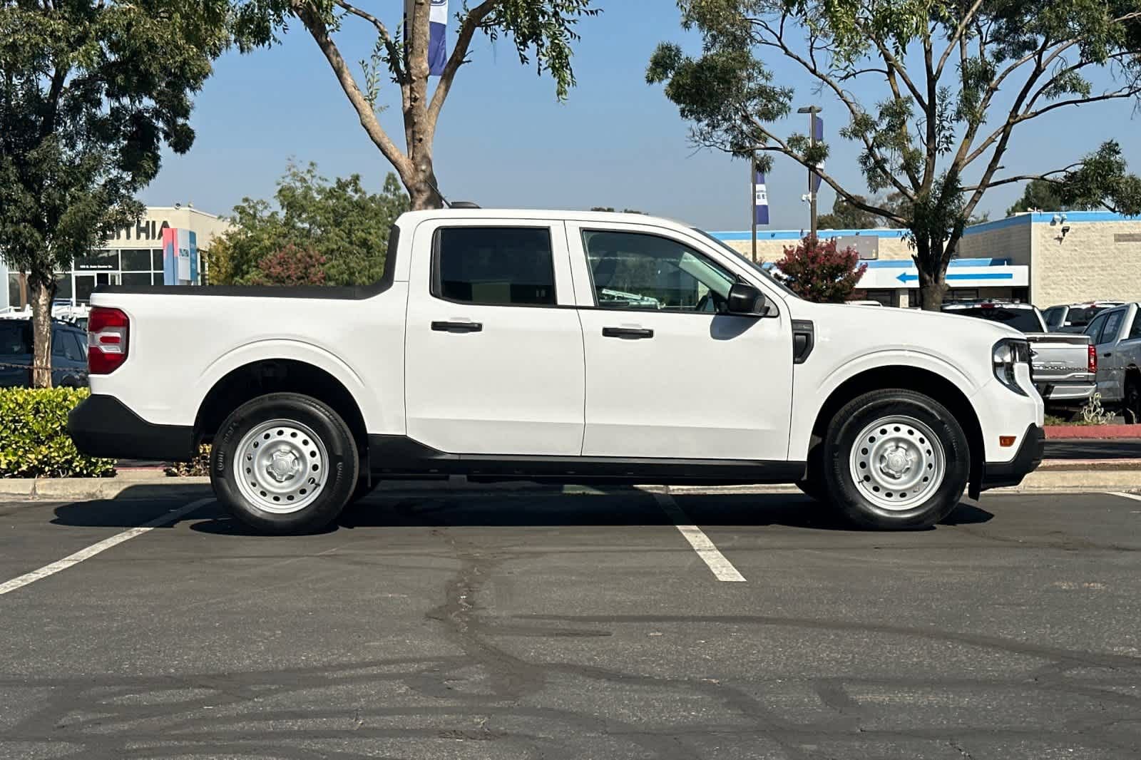 Certified 2025 Ford Maverick XL FWD image 9