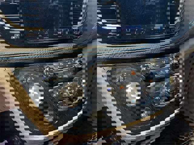 Used 2021 Chrysler Pacifica Touring image 17