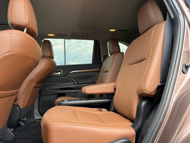 Used 2019 Toyota Highlander Limited FWD image 18