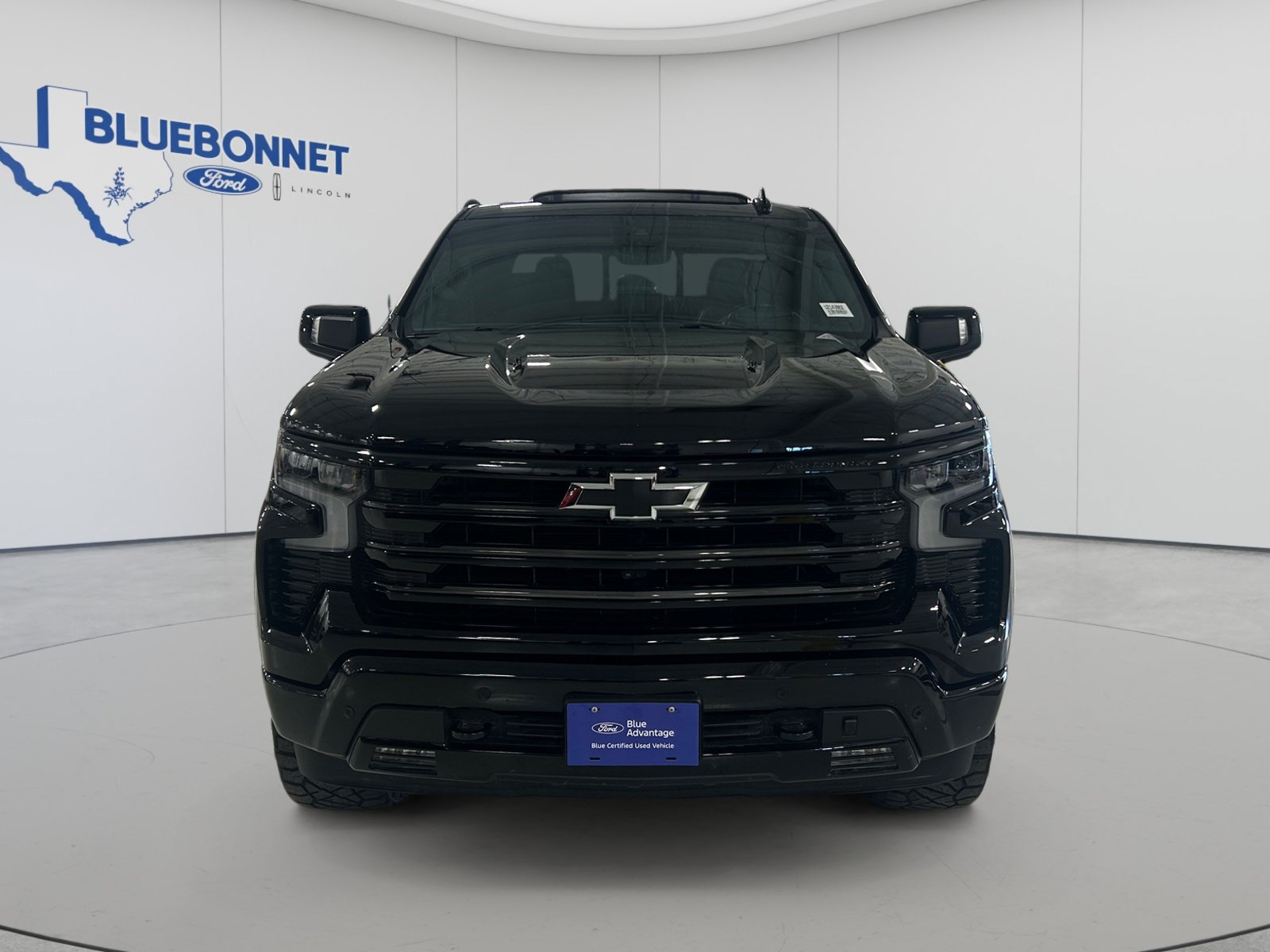 Used 2025 Chevrolet Silverado 1500 High Country w/ High Country Premium Package AWD/4WD image 2